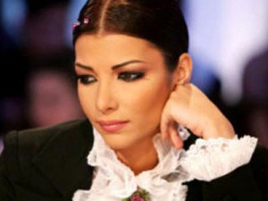 سحب جواز سفر الفنانة السورية أصالة نصري في مطار بيروت