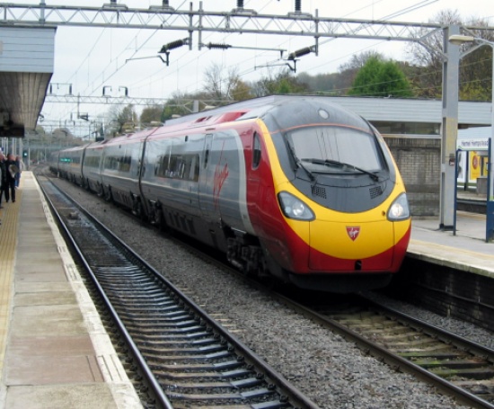 صدمه قطار ونجا!!!