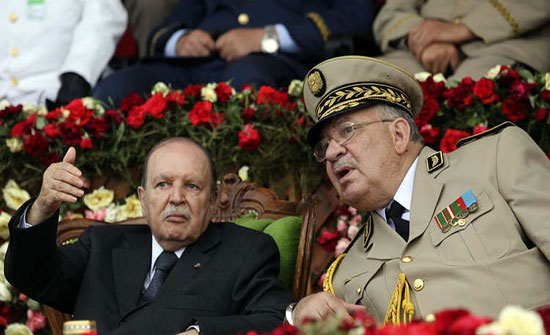 الأمين السابق للحزب الحاكم بالجزائر: قرار الجيش ليس انقلابا