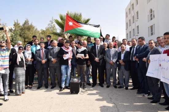 مسيرة في "العلوم والتكنولوجيا" دعماً للشعب الفلسطيني مسيرة في "العلوم والتكنولوجيا" دعماً للشعب الفلسطيني