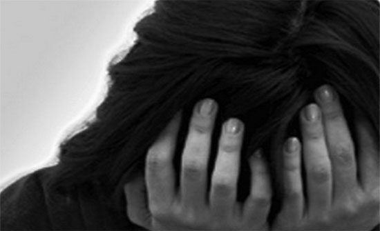 عمان :السجن لشخص واقع جارته المتزوجة برضاها ..تهديدها عبر رسائل نصية