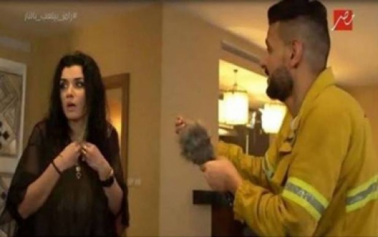 بالفيديو: مقلب جديد لرامز جلال.. والضحية تردّ! بالفيديو: مقلب جديد لرامز جلال.. والضحية تردّ!