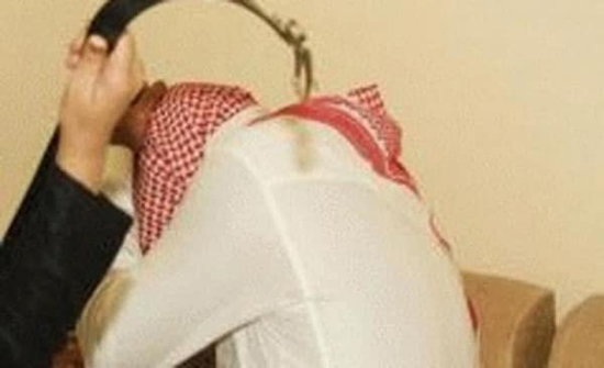 السجن والجلد لزوجة ضربت زوجها بـ “كأس زجاج” السجن والجلد لزوجة ضربت زوجها بـ “كأس زجاج”
