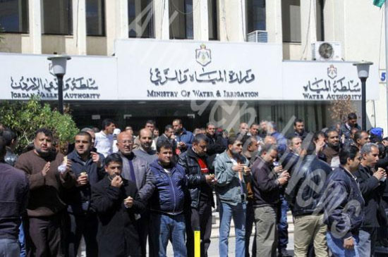أنباء عن وقف ضخ المياه في جميع محافظات الجنوب