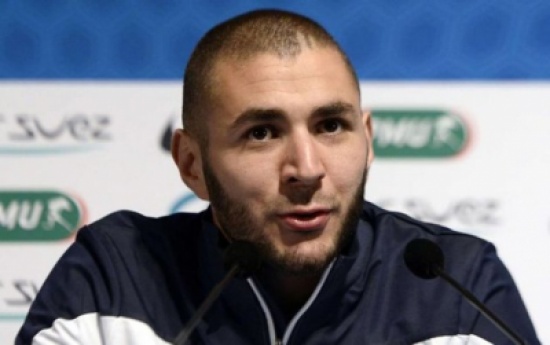 بنزيما .. لا يمكنني الاختيار بين التتويج بالمونديال و دوري الأبطال بنزيما .. لا يمكنني الاختيار بين التتويج بالمونديال و دوري الأبطال