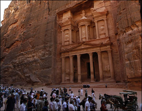 تراجع زوار البترا الشهر الماضي بنسبة 12 بالمئة تراجع زوار البترا الشهر الماضي بنسبة 12 بالمئة