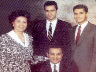 مبارك وزوجته ونجلاه يقيمون في قاعدة تبوك العسكرية مبارك وزوجته ونجلاه يقيمون في قاعدة تبوك العسكرية