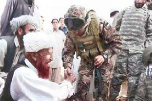 القوات الاردنية في افغانستان توزع مساعدات احتفاء بعيد ميلاد الملك القوات الاردنية في افغانستان توزع مساعدات احتفاء بعيد ميلاد الملك