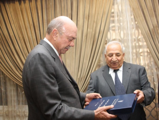 الفايز يتسلم نسخة من التقرير السنوي حول حقوق الانسان في الاردن الفايز يتسلم نسخة من التقرير السنوي حول حقوق الانسان في الاردن