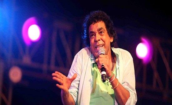 محمد منير تزوج من فنانة شابة؟ محمد منير تزوج من فنانة شابة؟