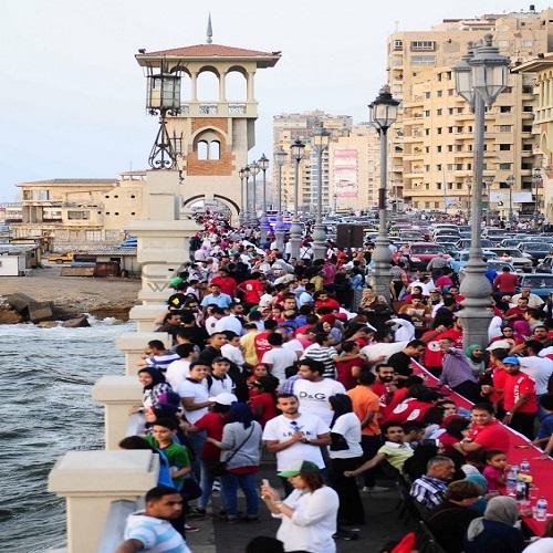 الإسكندرية تدخل "غينيس" بأكبر مائدة في العالم الإسكندرية تدخل "غينيس" بأكبر مائدة في العالم