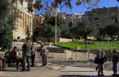 الأوقاف الفلسطينية تستنكر إغلاق إسرائيل الحرم الإبراهيمي أمام المسلمين الأوقاف الفلسطينية تستنكر إغلاق إسرائيل الحرم الإبراهيمي أمام المسلمين