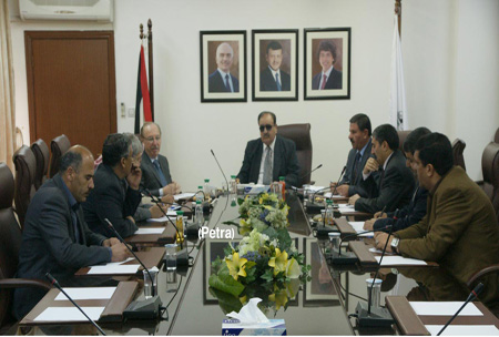 المعنيون بالقطاع الزراعي يستمعون الى مطالب المزارعين المعنيون بالقطاع الزراعي يستمعون الى مطالب المزارعين