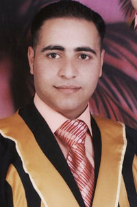 الأب يسعى جاهداً إلى رعاية أولاده