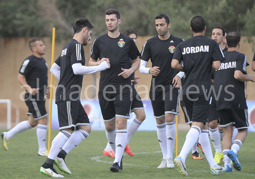 بالصور  : 8 لاعبين من الوحدات والجزيرة في تدريبات المنتخب