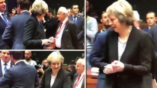 شاهد.. قادة الاتحاد الأوروبي يتجاهلون رئيسة وزراء بريطانيا