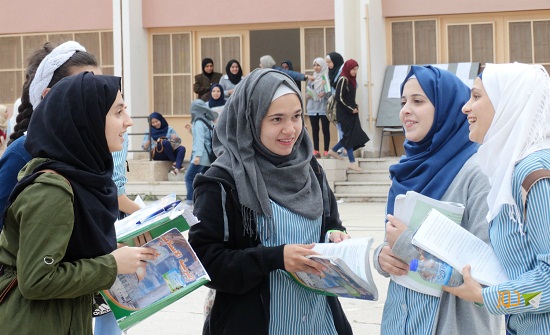 التربية : أوراق اسئلة امتحان " التوجيهي " المتداولة على الفيس بوك مزورة التربية : أوراق اسئلة امتحان " التوجيهي " المتداولة على الفيس بوك مزورة