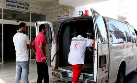 مستوطنون متطرفون يهاجمون سيارة اسعاف في شارع الشهداء بالخليل مستوطنون متطرفون يهاجمون سيارة اسعاف في شارع الشهداء بالخليل