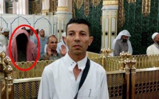 مصري يلتقط هذه الصورة في الحرم النبوي ويقسم بالله أنها حقيقية! مصري يلتقط هذه الصورة في الحرم النبوي ويقسم بالله أنها حقيقية!