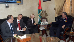 مدير عام الدفاع المدني يلتقي السفيرة السويسرية  