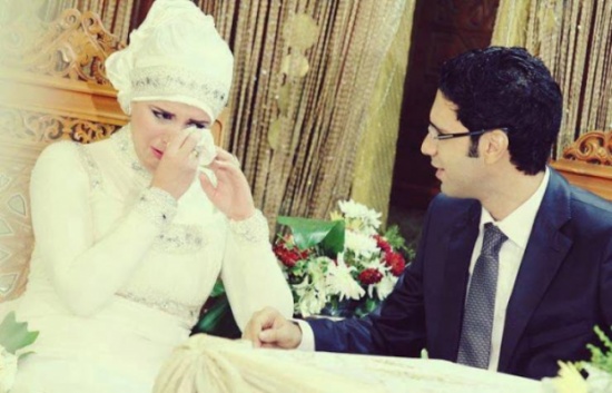 صارح زوجته أنه يحب إمرأة أخرى.. كيف كانت ردة فعلها؟! صارح زوجته أنه يحب إمرأة أخرى.. كيف كانت ردة فعلها؟!