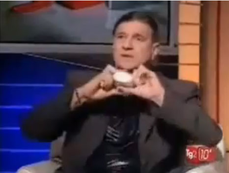 ضيف يحاول احراق نفسه في بث مباشر 