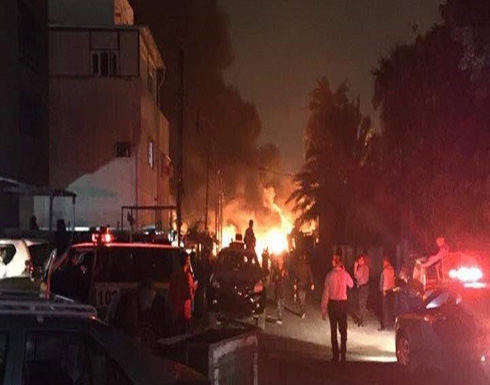 قتلى وجرحى بتفجير سيارة مفخخة في حي الكرادة وسط بغداد (فيديو) قتلى وجرحى بتفجير سيارة مفخخة في حي الكرادة وسط بغداد (فيديو)