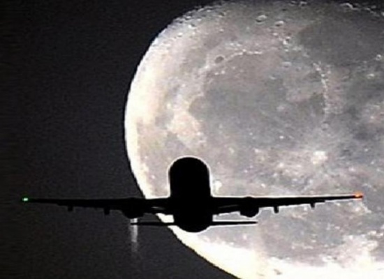 بالصور: أغنياء العالم يتركون كوكب الأرض.. ويلجأون للقمر!