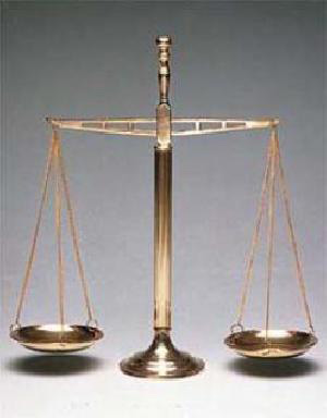 وفد خبراء قانوني دولي يزور وزارة العدل  