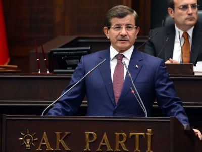 داود أوغلو: البيشمركة لم تعبر بعد إلى كوباني داود أوغلو: البيشمركة لم تعبر بعد إلى كوباني