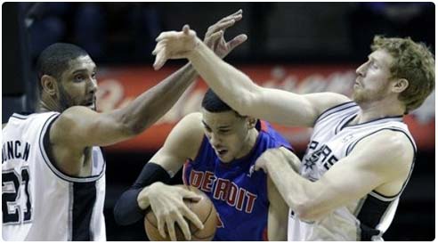 سان أنطونيو سبيرز يصعد إلى البلاي أوف