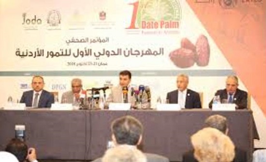 مندوبا عن الملك وزير الزراعة يفتتح المهرجان الدولي للتمور مندوبا عن الملك وزير الزراعة يفتتح المهرجان الدولي للتمور