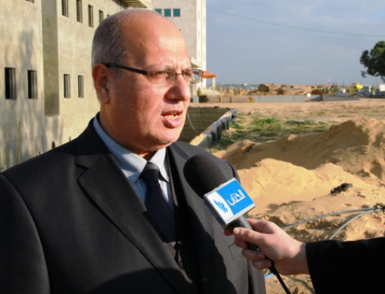 الخضري يستنكر إغلاق معبر كرم أبو سالم ويعتبره ضرباً للاقتصاد الفلسطيني