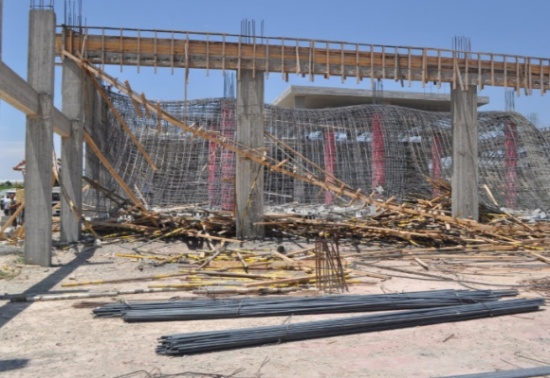 اصابات في انهيار سقف مبنى قيد الانشاء في الرصيفة اصابات في انهيار سقف مبنى قيد الانشاء في الرصيفة