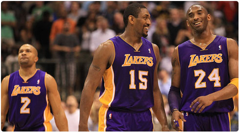 براينت ينجو من إصابة خطيرة وفريقه ينتصر