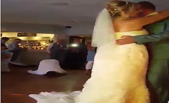 بالفيديو : شاب يرقص في حفل زفاف بشكل مثير للدهشة