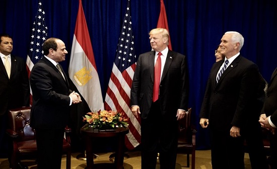بالفيديو : السيسي يغازل ترامب في نيويورك.. والأخير يرد