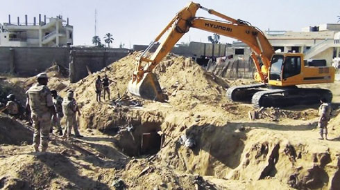 مصر: تدمير 20 نفقا جديدا في رفح مصر: تدمير 20 نفقا جديدا في رفح