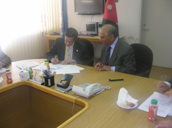 اتفاقية تعاون بين جامعة التكنولوجيا وأوكلاند الامريكية