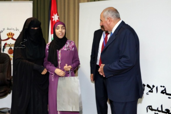 الذنيبات يكرم الطلبة الاردنيين الفائزين في مسابقة تحدي القراءة العربي