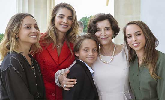 الملكة رانيا تهنئ بمناسبة عيد الأم