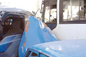 إصابة 13 شخصا بتدهور حافلة في منطقة بصيرا 