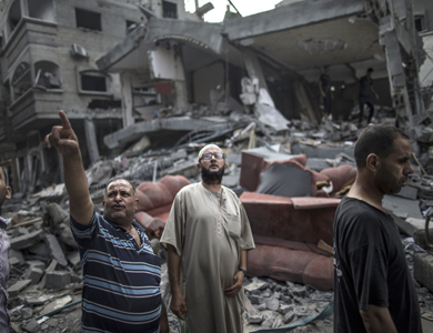 إيران بصدد إرسال أول شحنة مساعدات إلى غزة عبر مصر