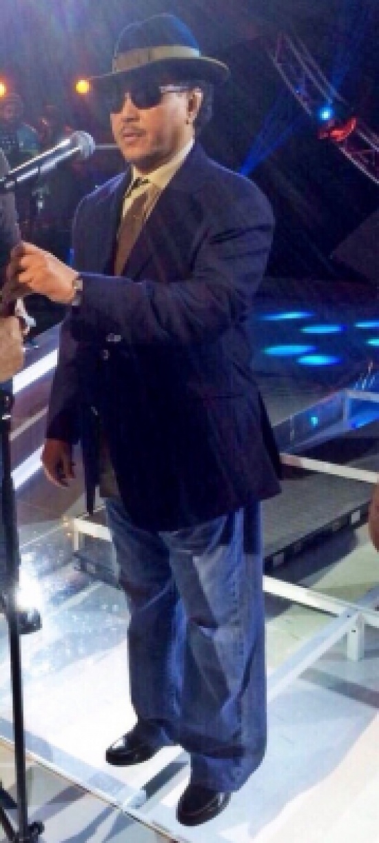 صور: الفنان محمد عبده يفاجئ جمهوره بدبي بزي الكاو بوي الأمريكي صور: الفنان محمد عبده يفاجئ جمهوره بدبي بزي الكاو بوي الأمريكي