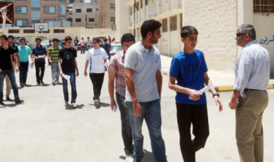 بدء تصحيح إجابات "التوجيهي" و117 مخالفة منذ بدء الامتحان بدء تصحيح إجابات "التوجيهي" و117 مخالفة منذ بدء الامتحان