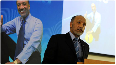 بن همام يعلن رسمياً ترشحه لرئاسة الفيفا