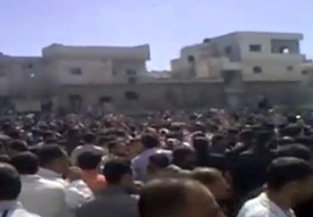 مصدر: 100 جريح بالرصاص الحي والغاز المسيل للدموع في درعا