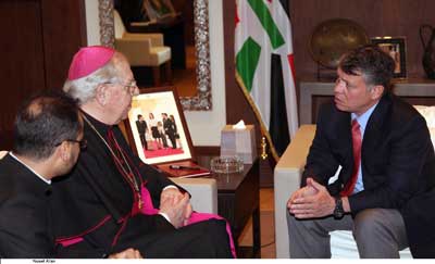 الملك يستقبل وفدا من الفاتيكان و يتلقى اتصالا هاتفيا من اوباما 