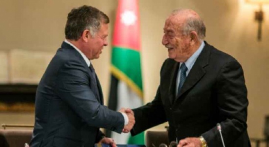 الملك يتسلم تقرير اللجنة الملكية لتطوير الجهاز القضائي الملك يتسلم تقرير اللجنة الملكية لتطوير الجهاز القضائي