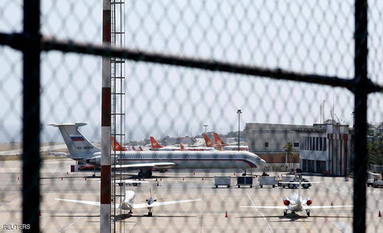 قوة روسية تحط في فنزويلا.. هل تتدخل موسكو عسكريا؟